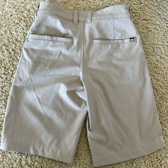 Travis Mathew’s Kids shorts - size 8 - Picture 3 of 3